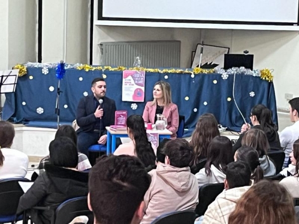 IL ROSA E&#039; SOLO UN COLORE. CLAUDIO VOLPE PRESENTA IL SUO ROMANZO AGLI STUDENTI DELL&#039;ITS BIANCHINI DI TERRACINA.