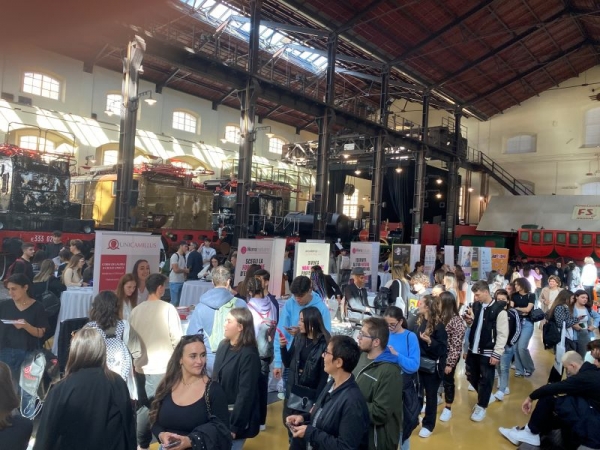 ORIENTAMENTO IN USCITA: GLI STUDENTI DEL BIANCHINI AL SALONE DELLO STUDENTE DI NAPOLI