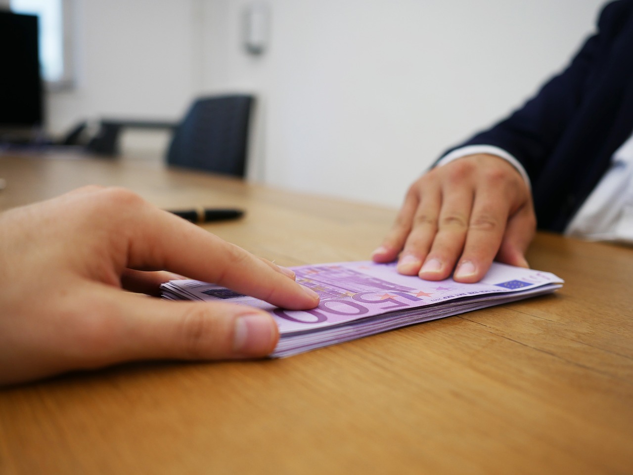 Tabella con le nuove soglie ISEE 2025 per accesso ai bonus e agevolazioni.